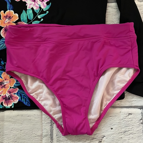 Never worn Lands End l/s rash guard and swim bottoms. Size 8 - Picture 4 of 6